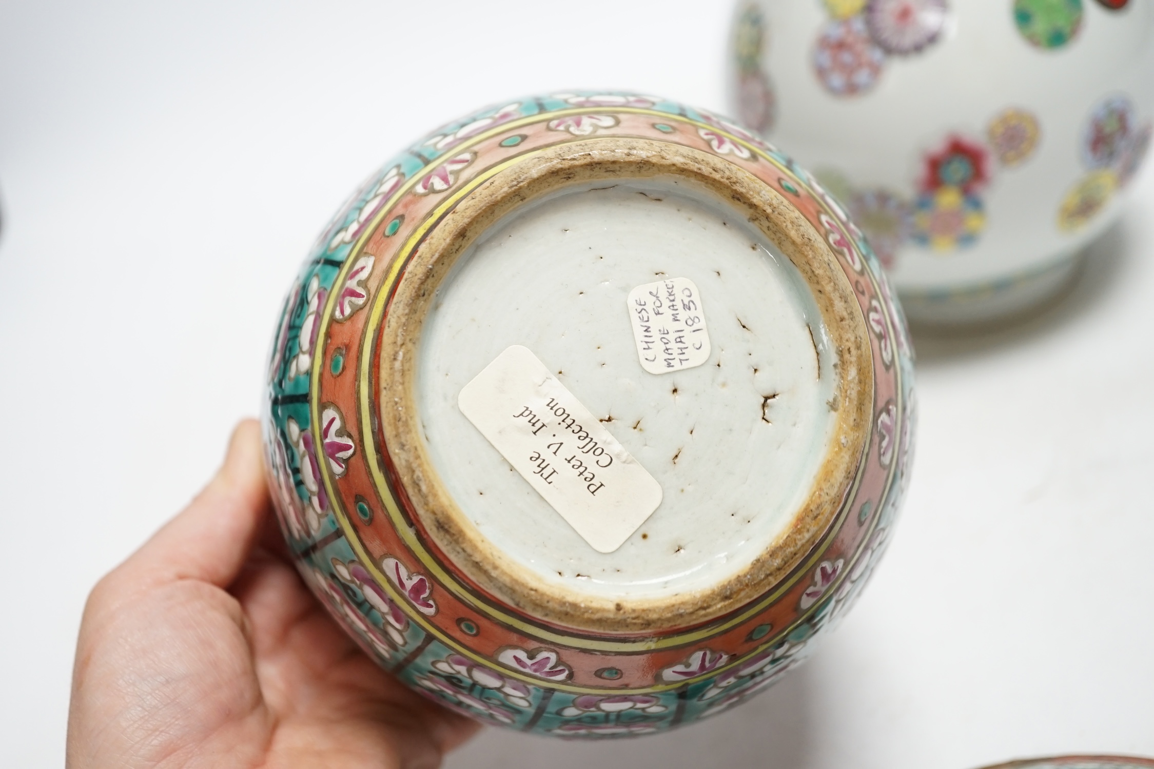 A 19th century Chinese jar and cover together with a famille rose vase, 24cm